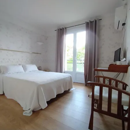 Bellevue Hotel Puy-l'Eveque